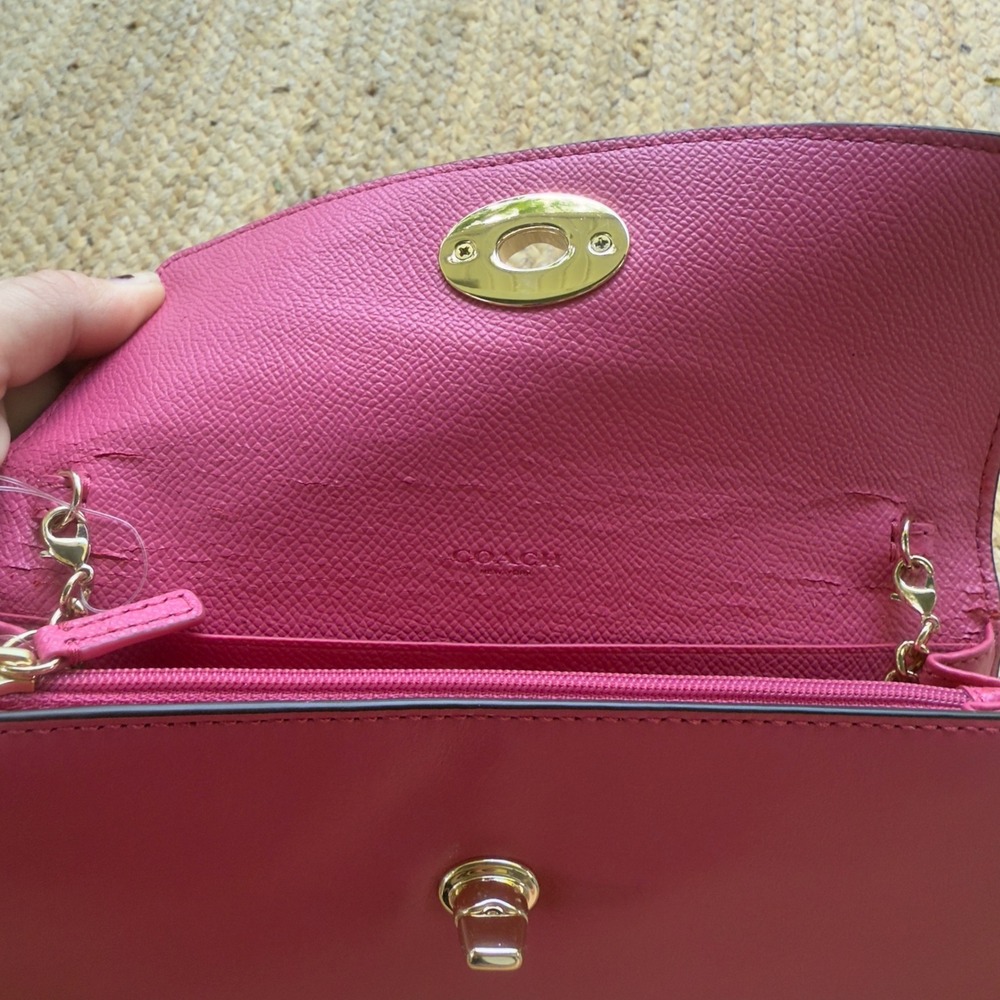 Coach Pink Leather Turnlock Chain Wallet Crossbody Bag Gold Hardware - Picture 2 of 9